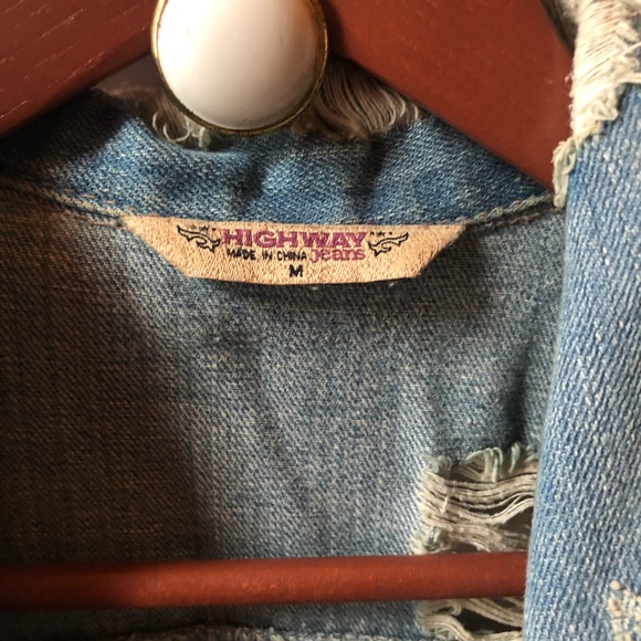 Cropped Distressed Jean Jacket - Picture 4 of 4